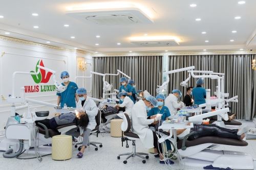 Lý do nên làm răng sứ để khắc phục những khuyết điểm về răng và Valis Luxury luôn là sự lựa chọn đáng tin cậy